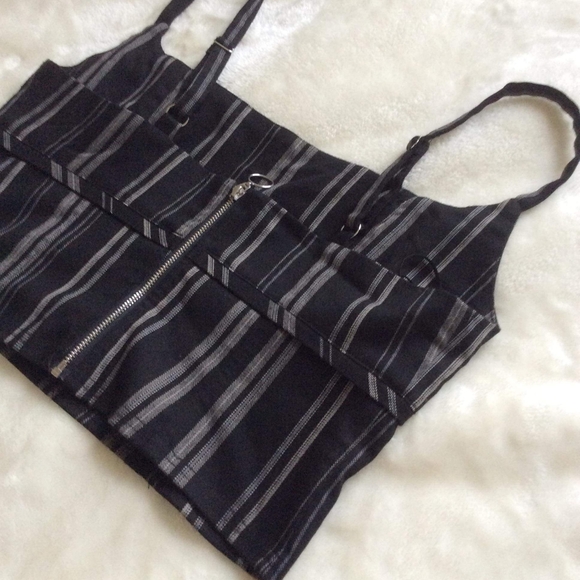 Urban Outfitters Large Crop Top - Picture 5 of 10